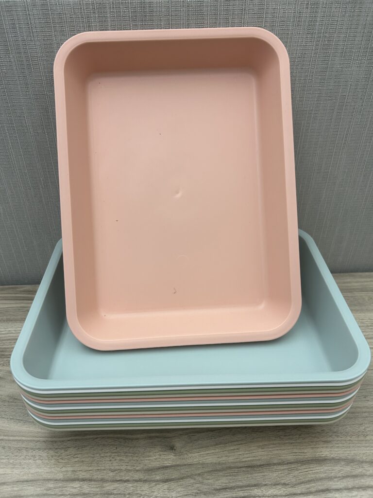 15 plastic cart trays